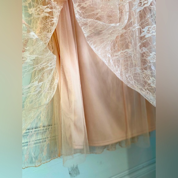 LC LAUREN CONRAD elastic waistband Pink Lace Skirt - Picture 4 of 6